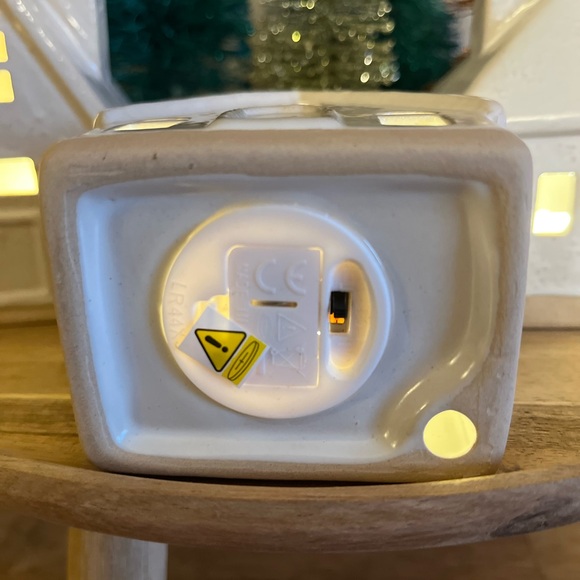 3 Piece Lit House Decor Wondershop Ceramic Decorative Christmas Village Set - Picture 6 of 7